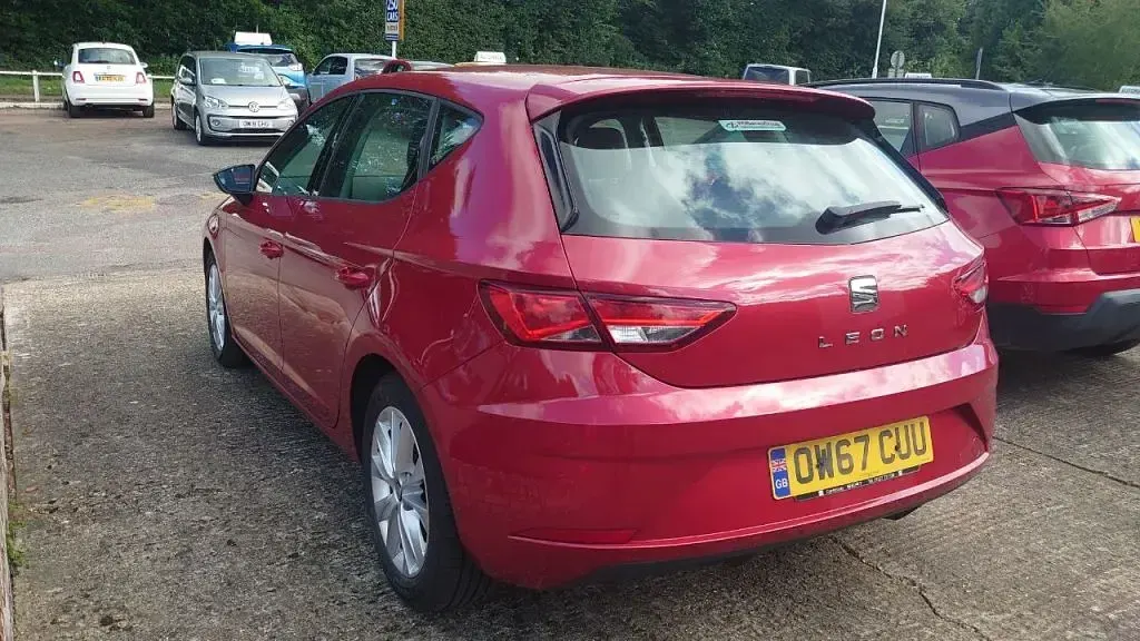Used Seat Leon Ecomotive 115 HP (84 kW) 2018 Red Hatchback