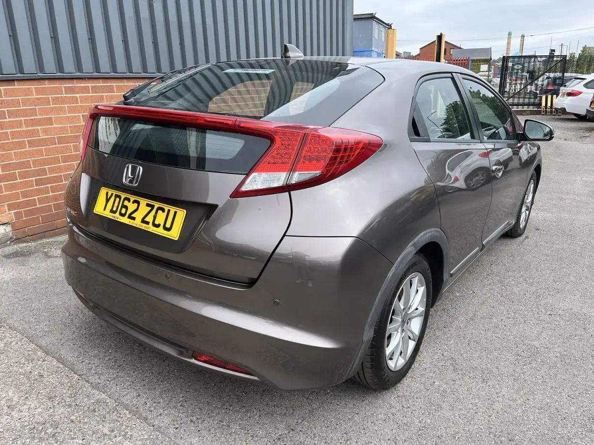 Used Honda Civic ES 142 HP (104 kW) 2012 Brown Hatchback