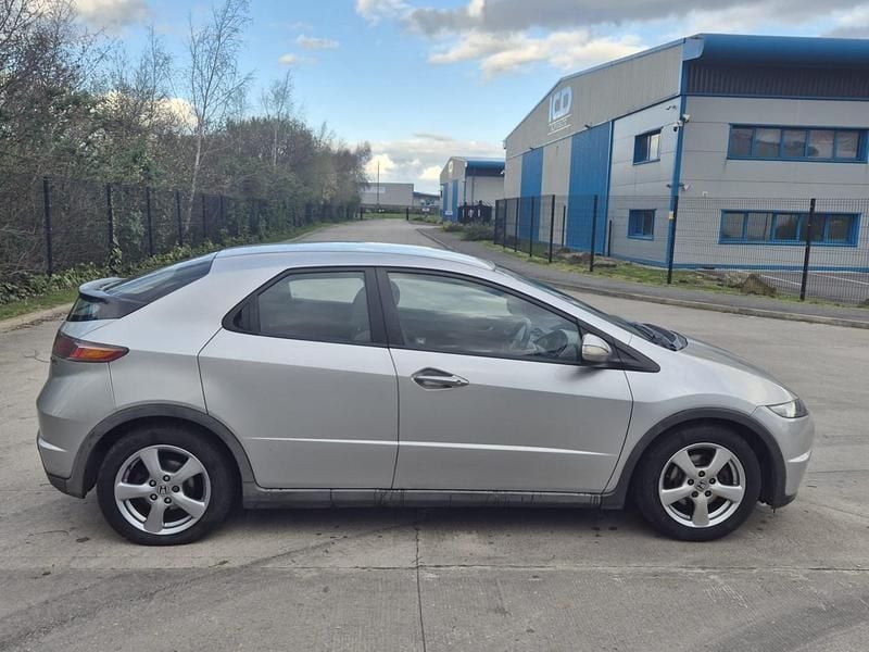 Used Honda Civic SE 140 HP (102 kW) 2006 Silver Hatchback