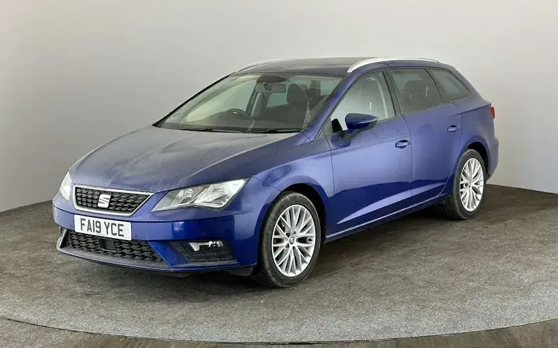 Used Seat Leon SE Dynamic 131 HP (96 kW) 2019 Blue Estate