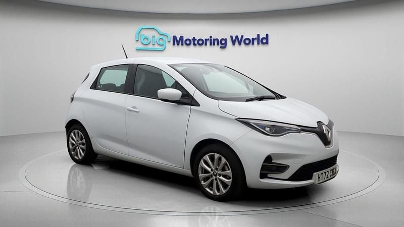 White Used 2022 Renault Zoe SE Hatchback | £9,800 (Good price) - Image 1/4