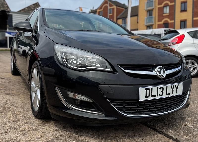 Black Used 2013 Vauxhall Astra SRi Hatchback | £2,295 (Fair price) - Image 1/4