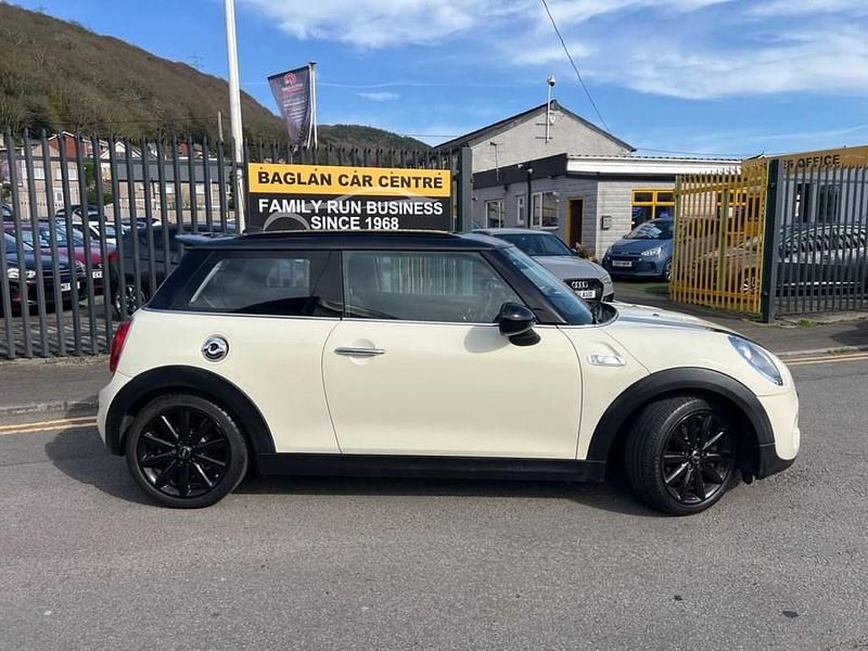 Used Mini Cooper S Hatch 192 HP (141 kW) 2015 White Hatchback