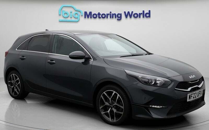 Grey Used 2021 Kia Ceed 3 Hatchback | £15,500 (Fair price) - Image 1/4