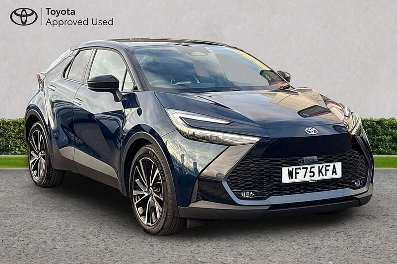 Used Toyota C-HR 140 HP (102 kW) 2025 Midnight teal bitone SUV
