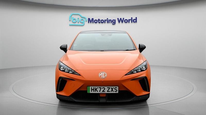 Begagnad MG MG4 EV Trophy 319 kW (435 HK) 2022 Orange Halvkombi