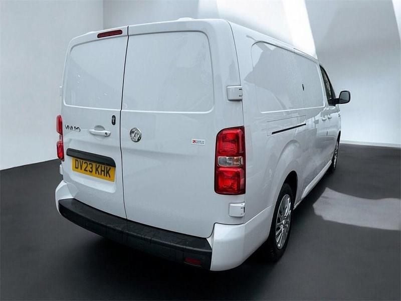 Used Vauxhall Vivaro S 100 HP (73 kW) 2023 White MPV