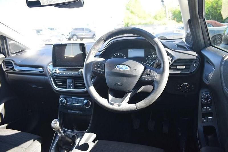 Begagnad Ford Puma Titanium 125 HK (91 kW) 2023 Grå SUV