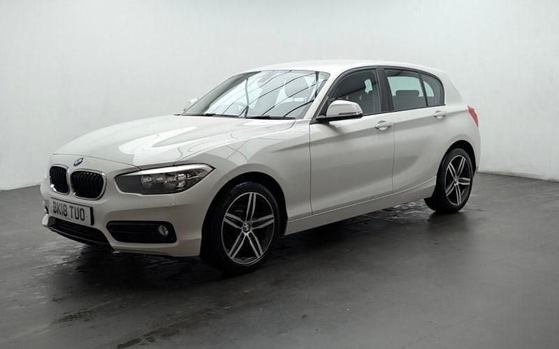 Used BMW 118 Sport Line 136 HP (100 kW) 2017 White Hatchback