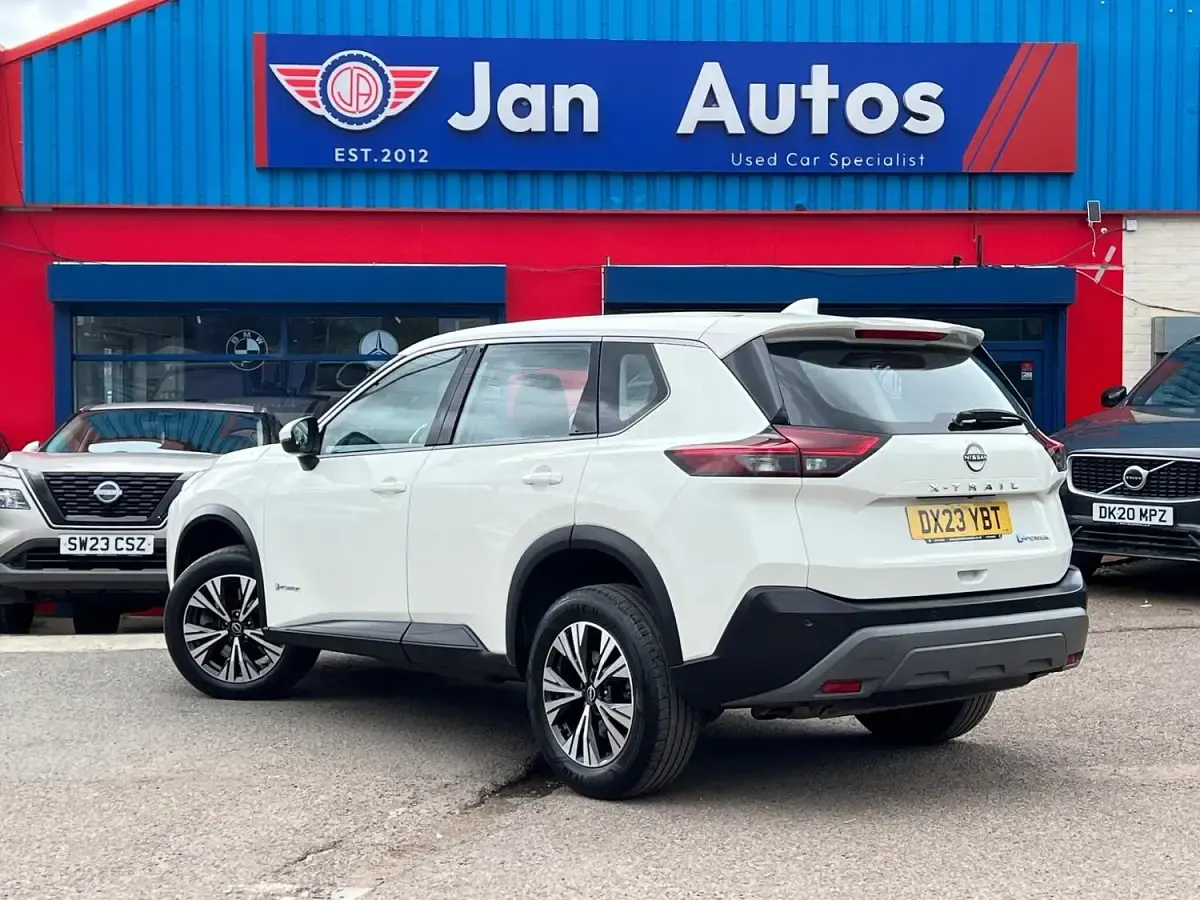 Used Nissan X-Trail Acenta Premium 213 HP (156 kW) 2023 White SUV