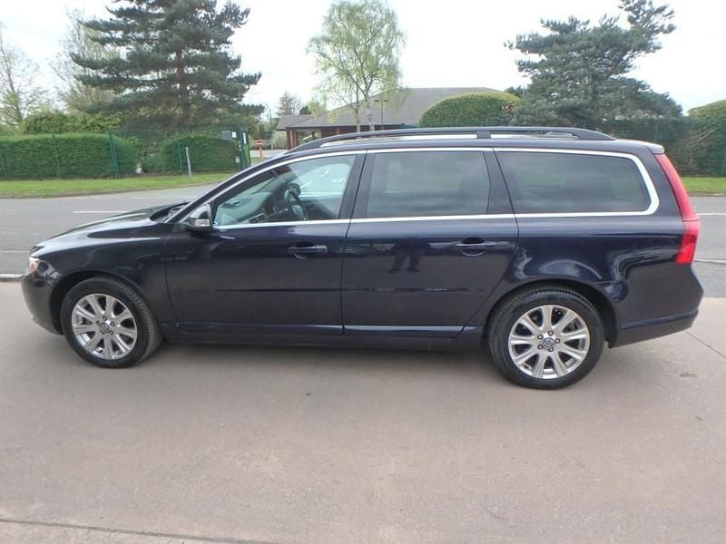 Used Volvo V70 SE Lux 2010 Blue Estate