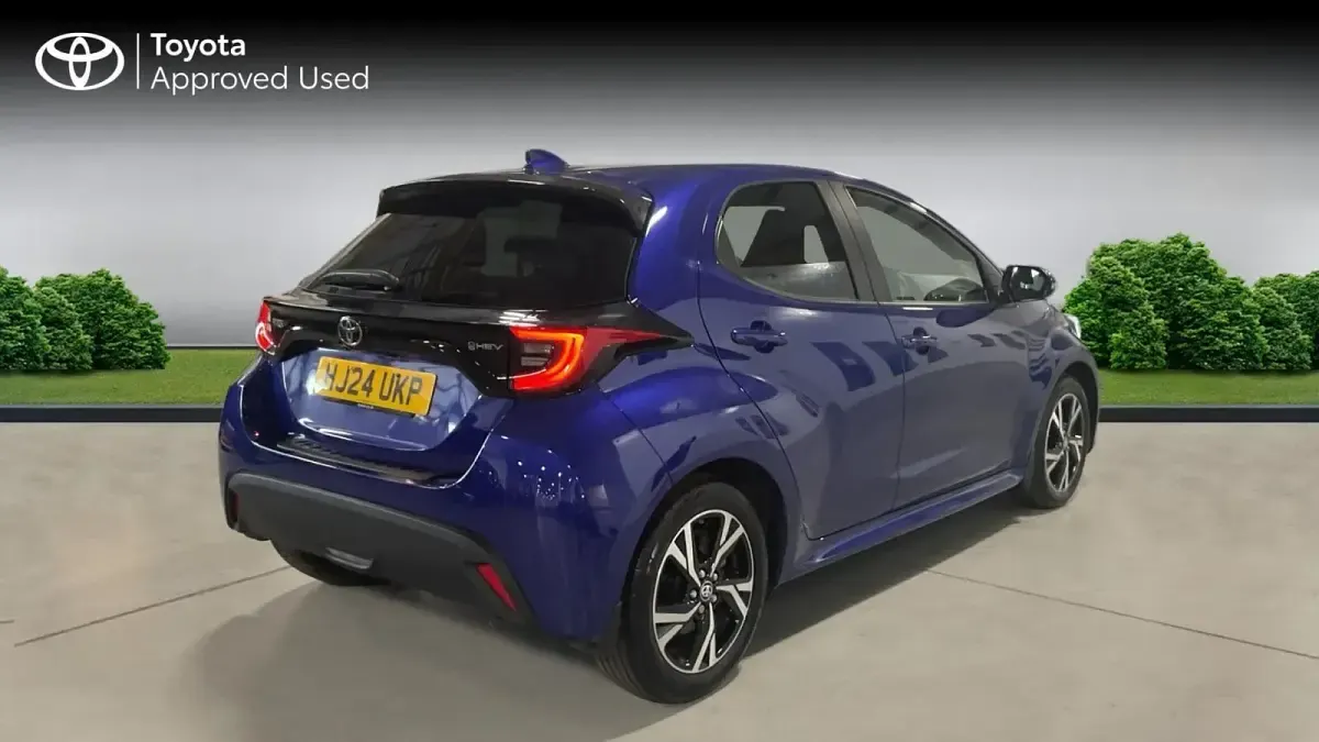Used Toyota Yaris Design 116 HP (85 kW) 2024 Blue Hatchback