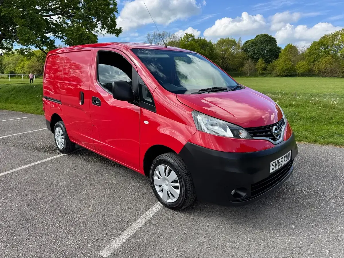Used Nissan NV200 Acenta 2017 Red MPV