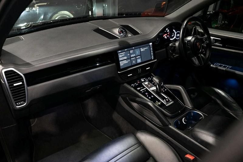Used Porsche Cayenne 440 HP (323 kW) 2018 Black SUV