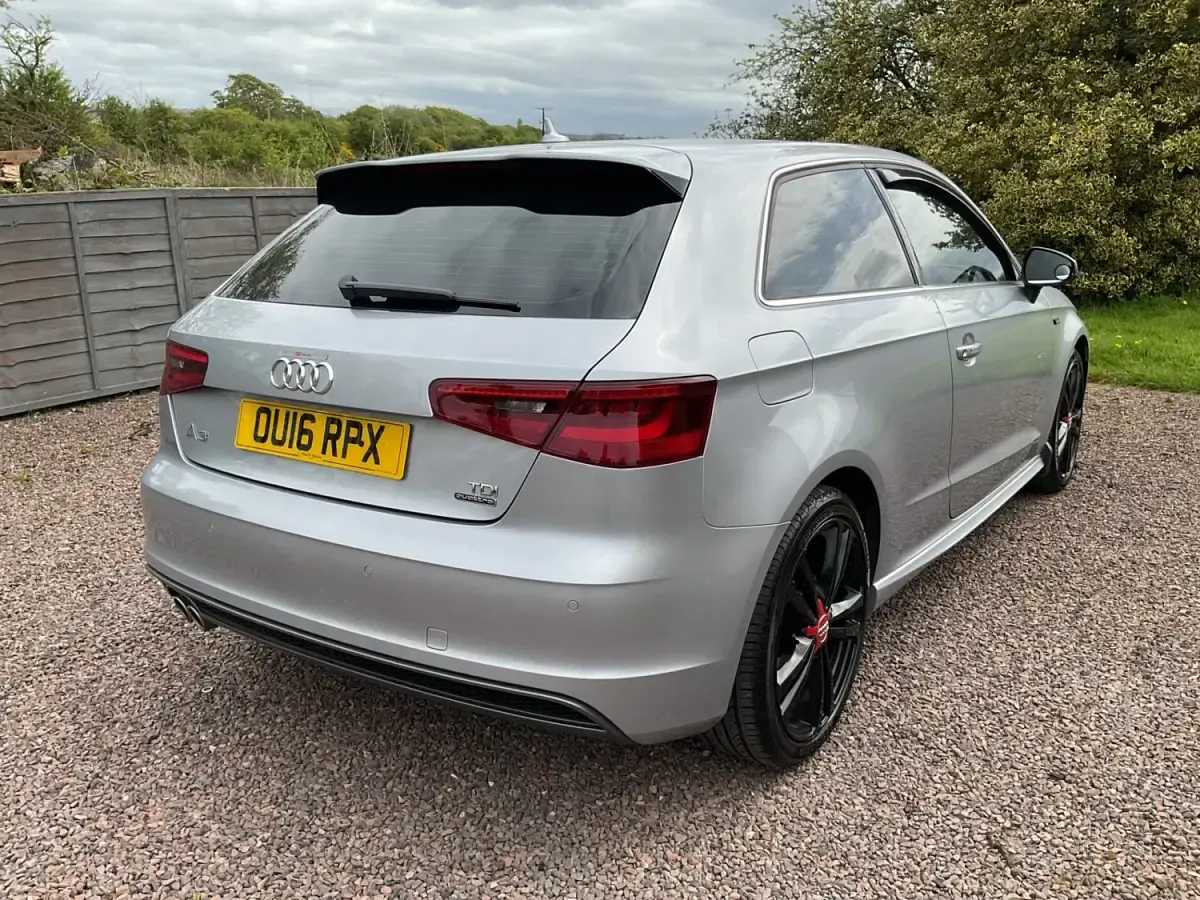 Usado Audi A3 S-Line 150 HP (110 kW) 2016 Prateado Citadino