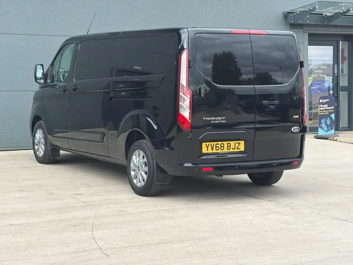 Used Ford Transit Custom Limited 130 HP (95 kW) 2018 Black Van