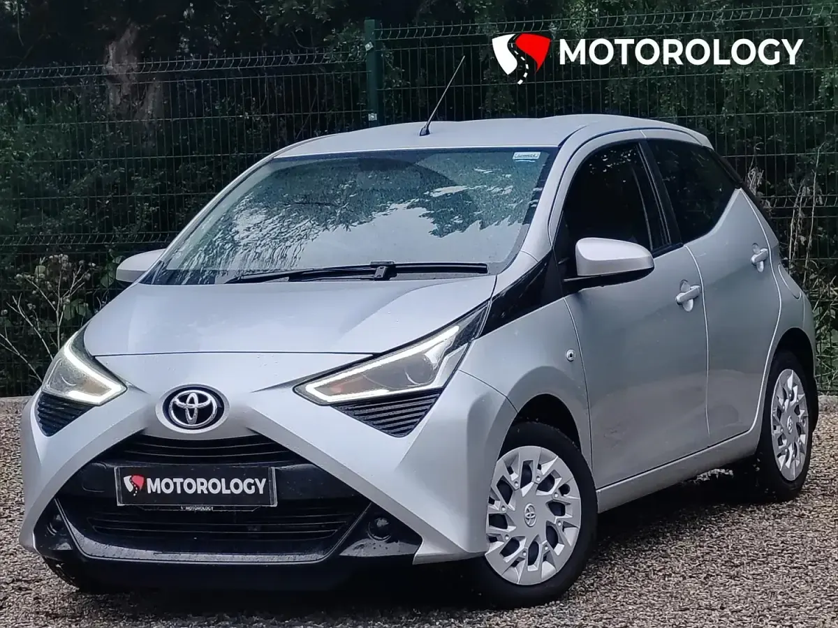 Used Toyota Aygo X-play 71 HP (52 kW) 2018 Silver Hatchback