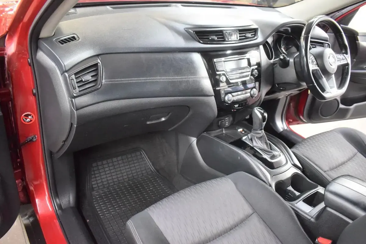 Used Nissan X-Trail Acenta 130 HP (95 kW) 2018 Red SUV