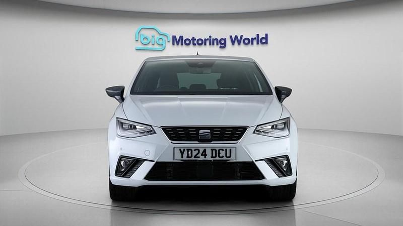 Used Seat Ibiza XCELLENCE Lux 110 HP (80 kW) 2024 White Hatchback