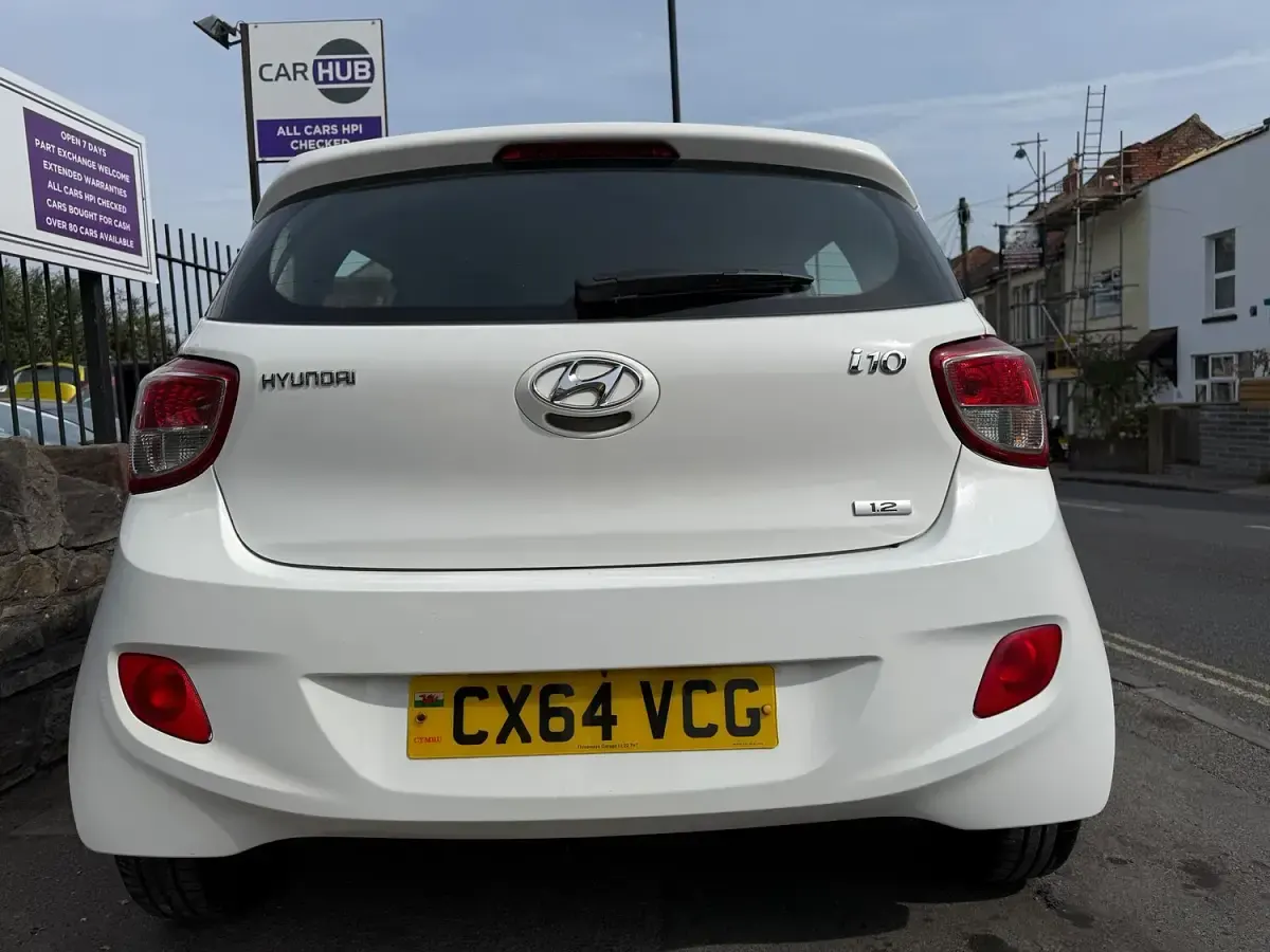 Used Hyundai i10 SE 83 HP (61 kW) 2014 White Hatchback