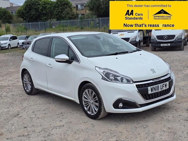 White Used 2018 Peugeot 208 Allure Hatchback | £8,688 (Fair price) - Image 1/4