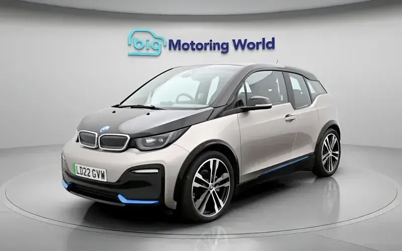 Usado BMW i3 135 kW (184 HP) 2022 Prateado Citadino