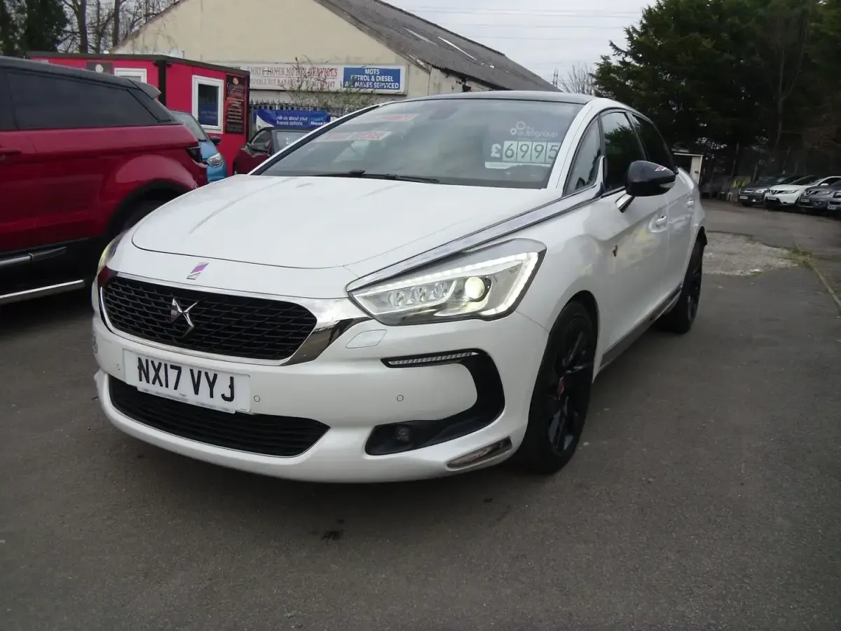 Used DS Automobiles DS5 Performance 150 HP (110 kW) 2017 White Hatchback
