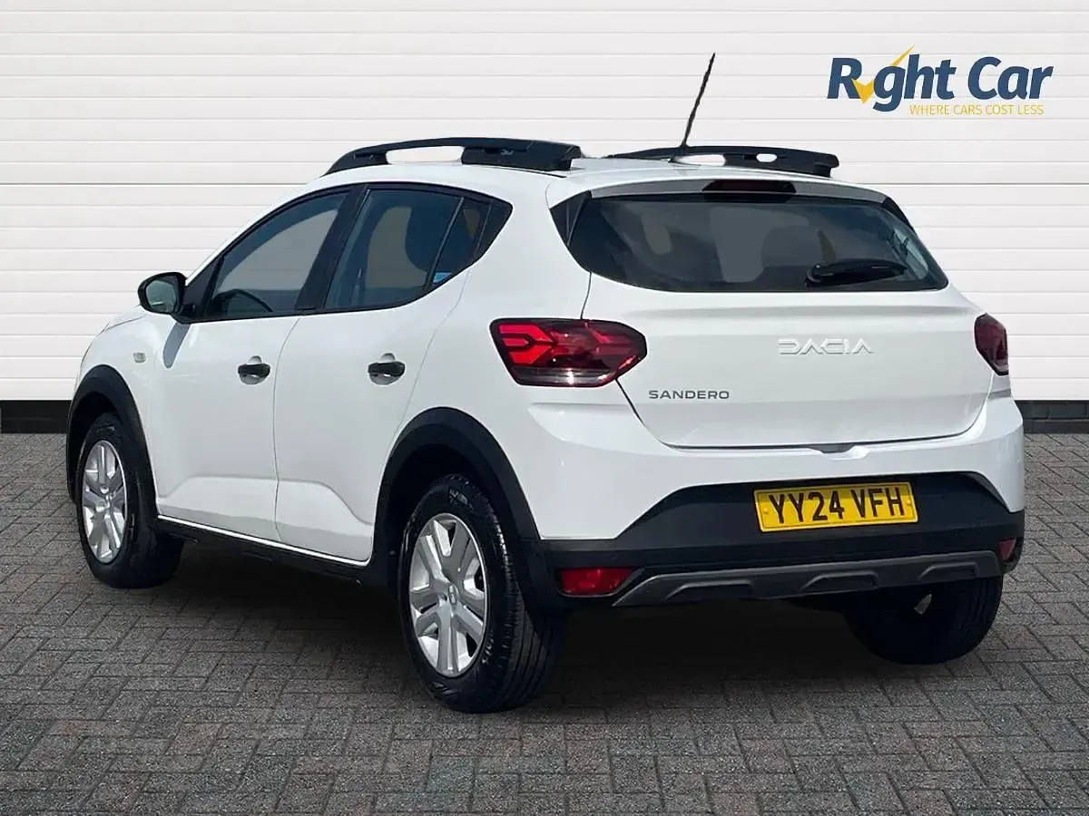 Used Dacia Sandero Essentiel 91 HP (66 kW) 2024 White Hatchback