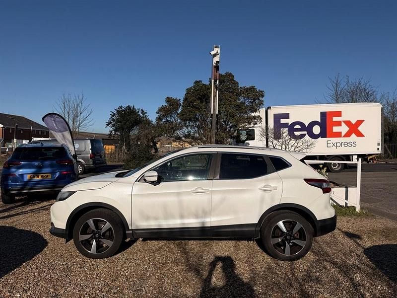 Used Nissan Qashqai N-Connecta 2016 White SUV