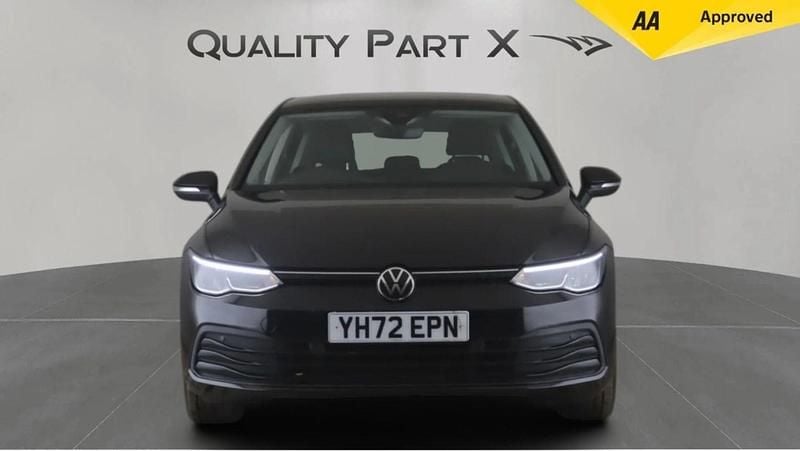 Second-hand VW Golf VIII Life 110 CP (80 kW) 2022 Negru Hatchback