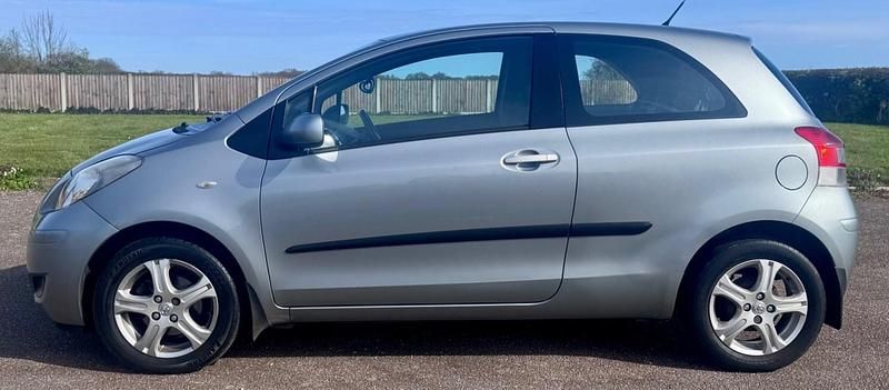 Used Toyota Yaris 2010 Silver Hatchback