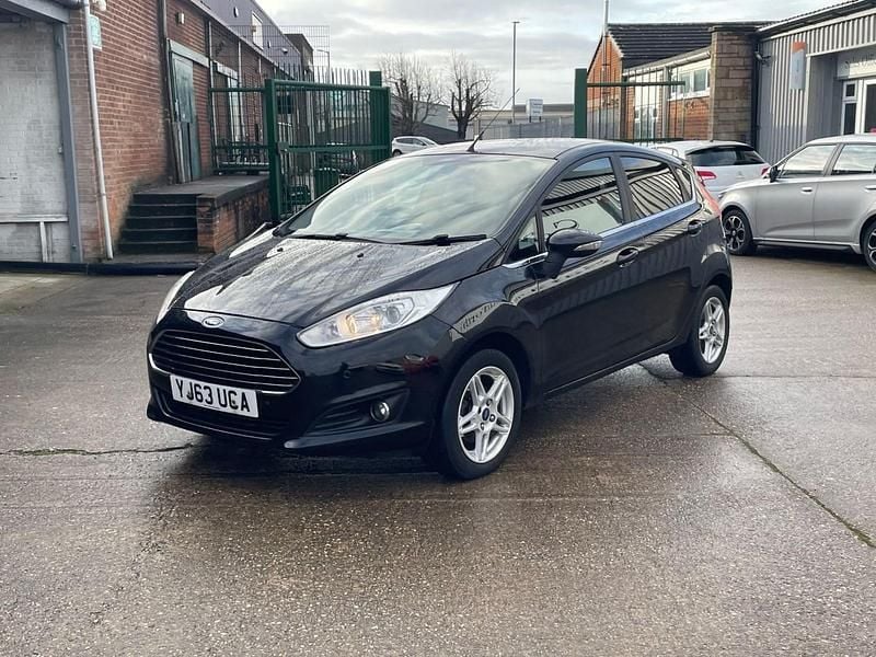 Used Ford Fiesta Zetec 75 HP (55 kW) 2013 Black Hatchback