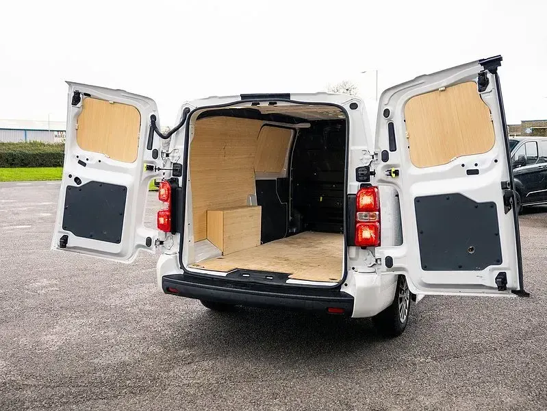 Used Peugeot Expert Premium 100 HP (73 kW) 2023 White Van