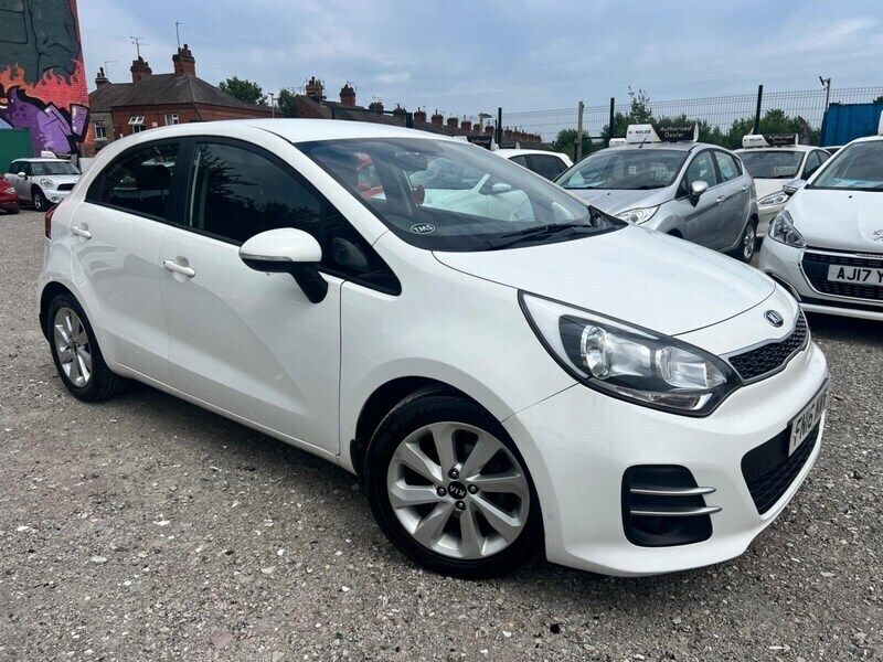 White Used 2016 Kia Rio 2 Hatchback | £3,995 (Good price) - Image 1/4