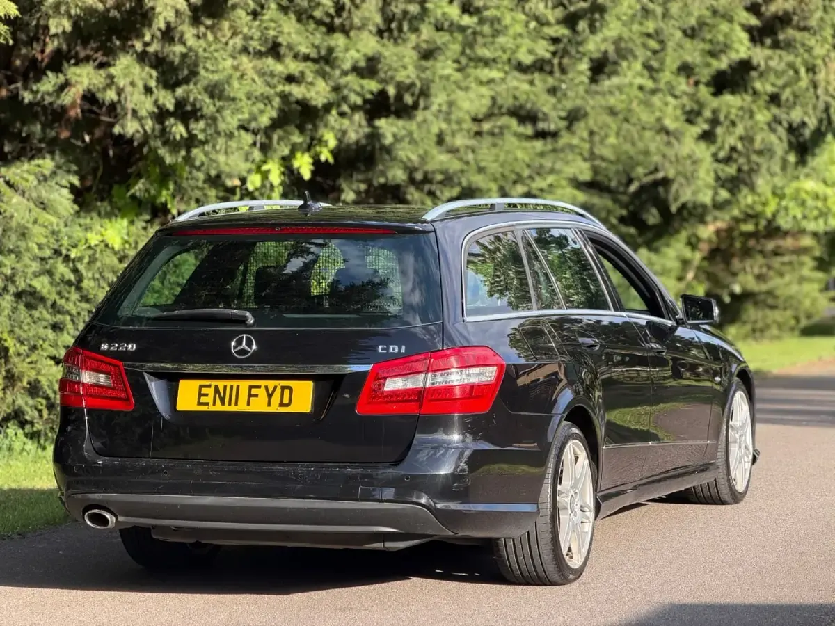Begagnad Mercedes E220 2011 Svart Kombi