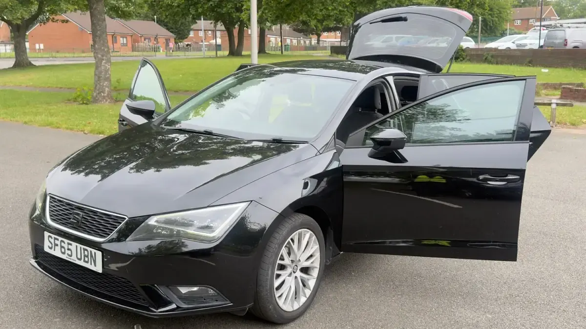 Used Seat Leon SE 110 HP (80 kW) 2015 Black Hatchback