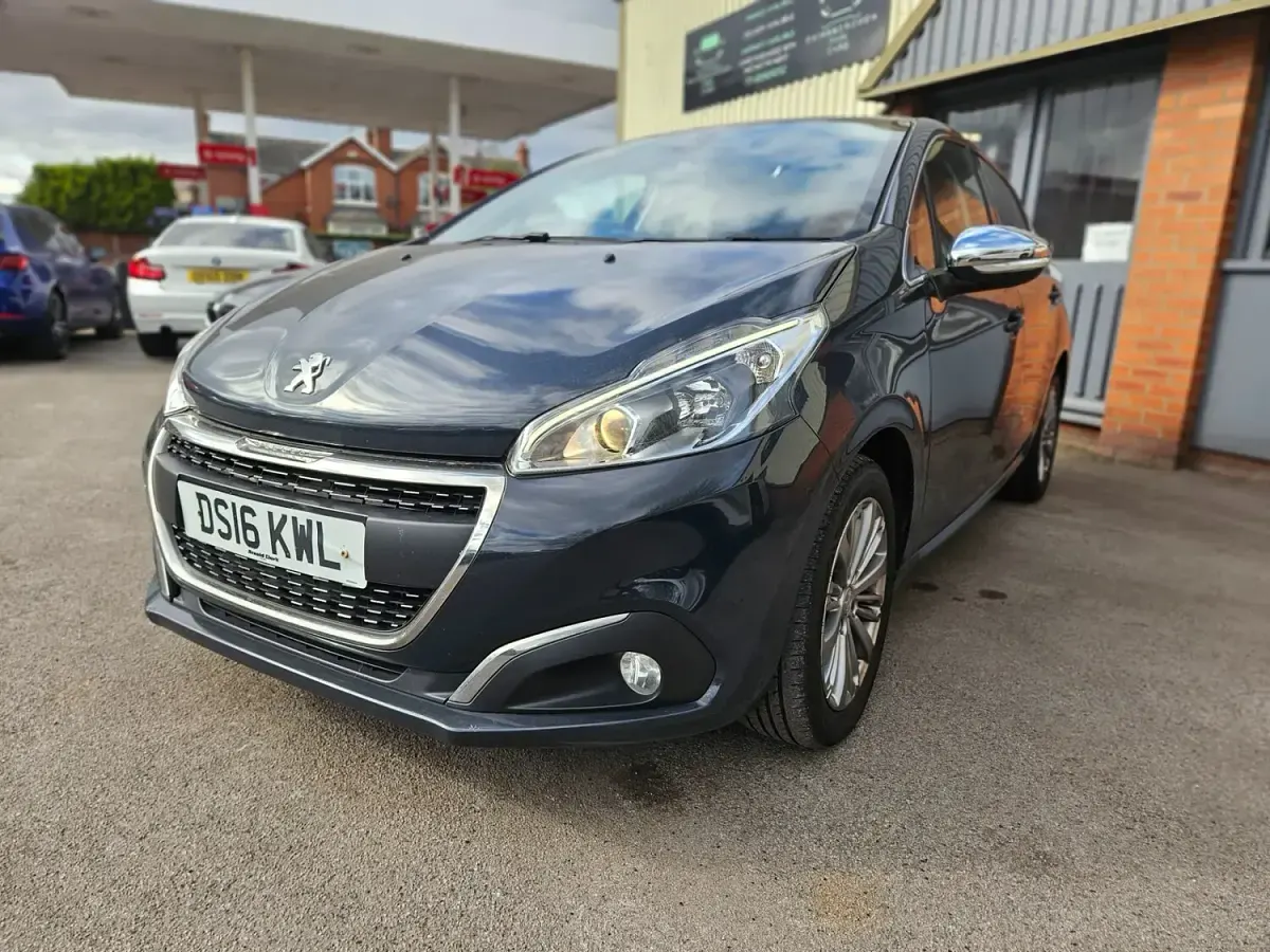 Used Peugeot 208 Allure 100 HP (73 kW) 2016 Grey Hatchback