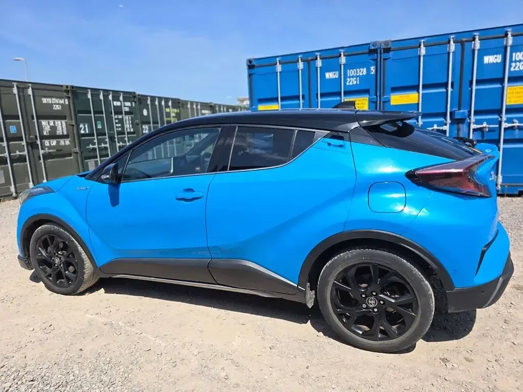 Used Toyota C-HR 122 HP (89 kW) 2018 Blue/black SUV