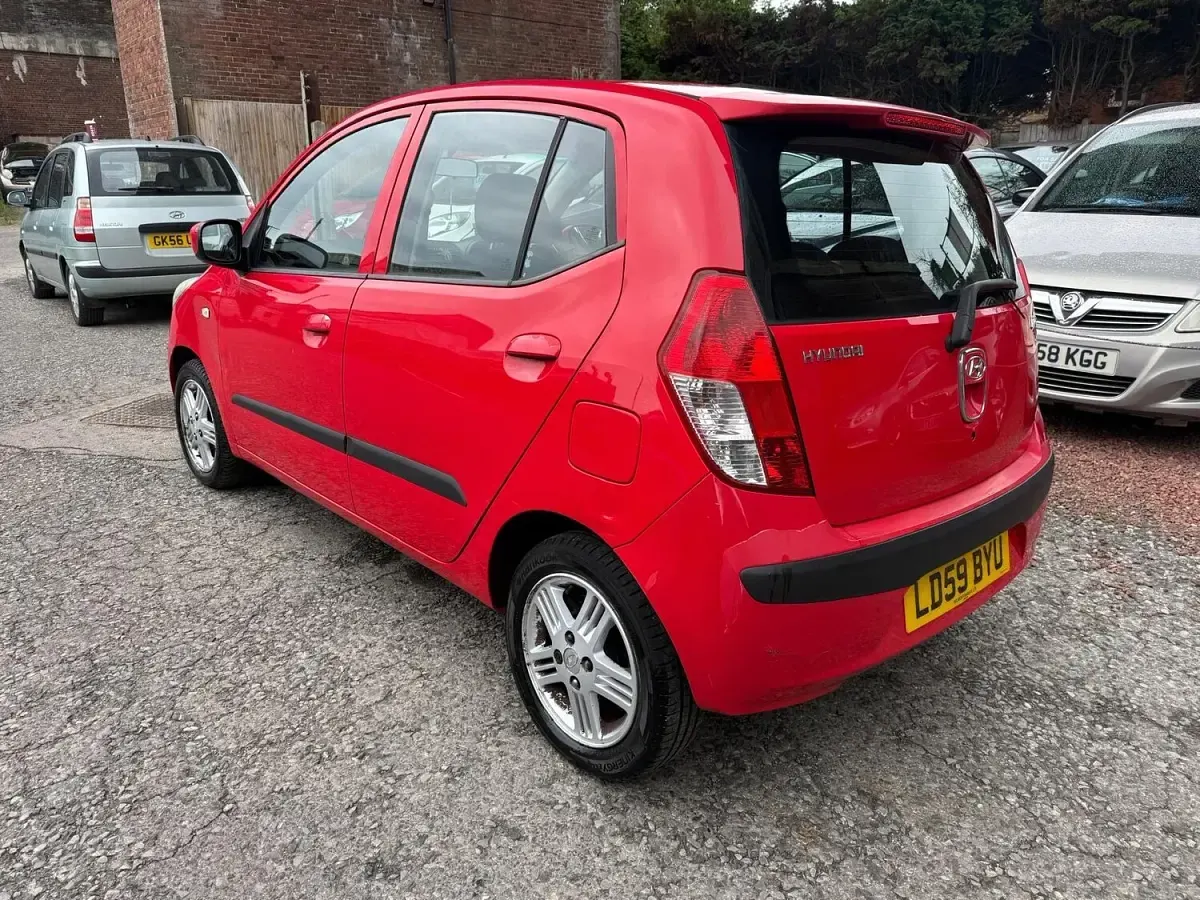 Used Hyundai i10 Style 77 HP (56 kW) 2009 Red Hatchback
