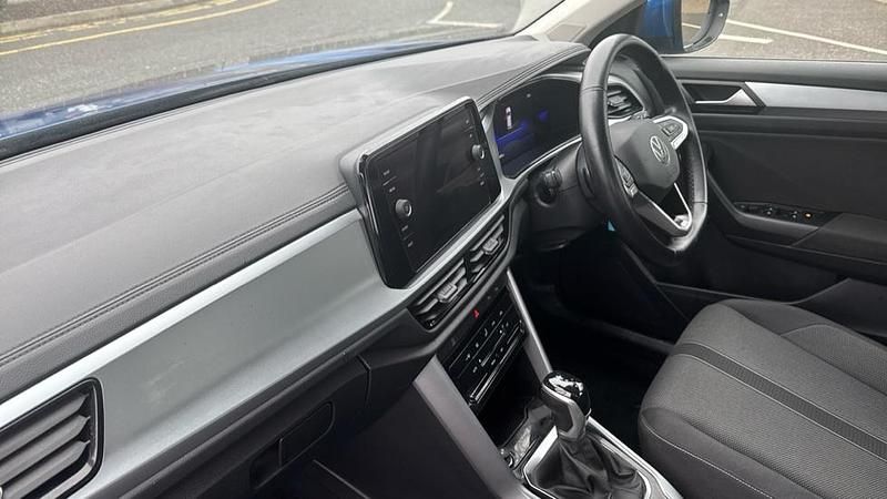 Used VW T-Roc Life 150 HP (110 kW) 2023 Ravenna blue SUV