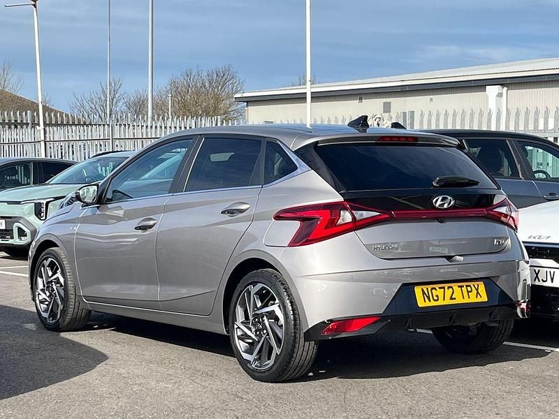Used Hyundai i20 Premium 100 HP (73 kW) 2023 Bronze Hatchback