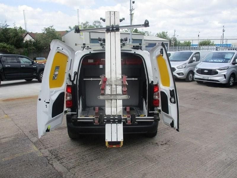 White Used 2020 Peugeot Partner MPV | £5,900 (Super price) - Image 1/4