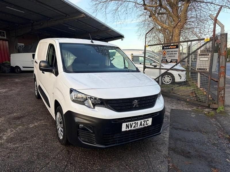 White Used 2021 Peugeot Partner MPV | £13,000 (A bit pricey) - Image 1/4