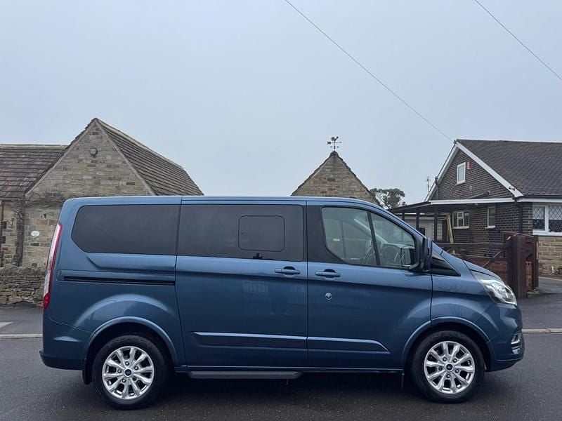Begagnad Ford Tourneo Titanium 2020 Blå Minibuss