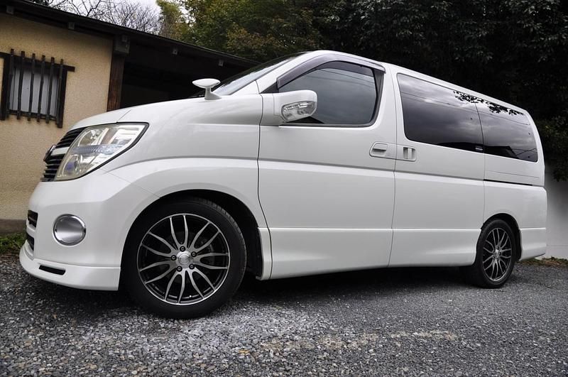Used Nissan Elgrand 2008 White MPV