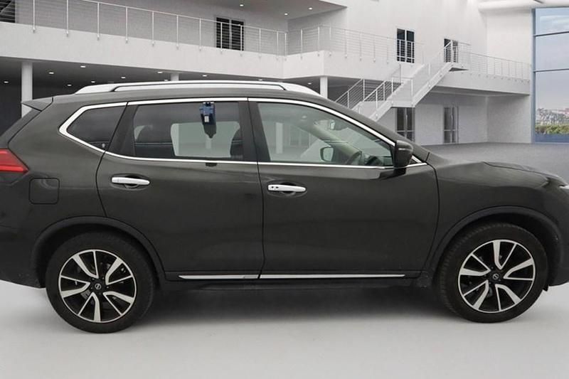 Used Nissan X-Trail Tekna 163 HP (119 kW) 2017 Olive green SUV