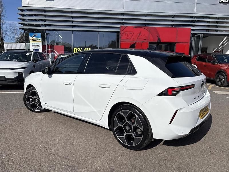 Used Vauxhall Astra Ultimate 178 HP (130 kW) 2023 White Hatchback