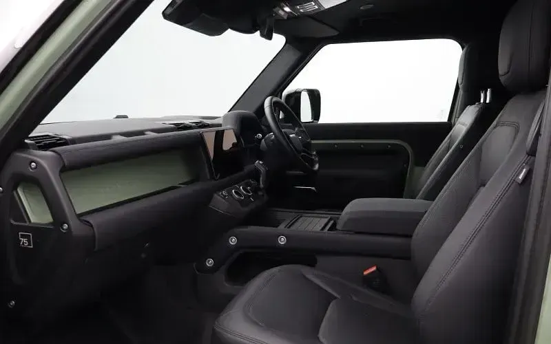 Usado Land Rover Defender 75th Limited Edition 300 CV (220 kW) 2023 Verde SUV