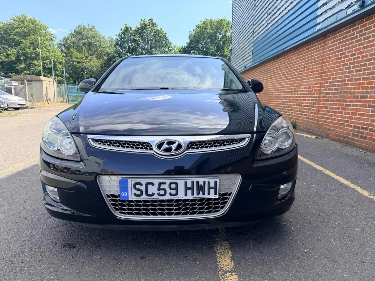 Used Hyundai i30 109 HP (80 kW) 2010 Black Hatchback
