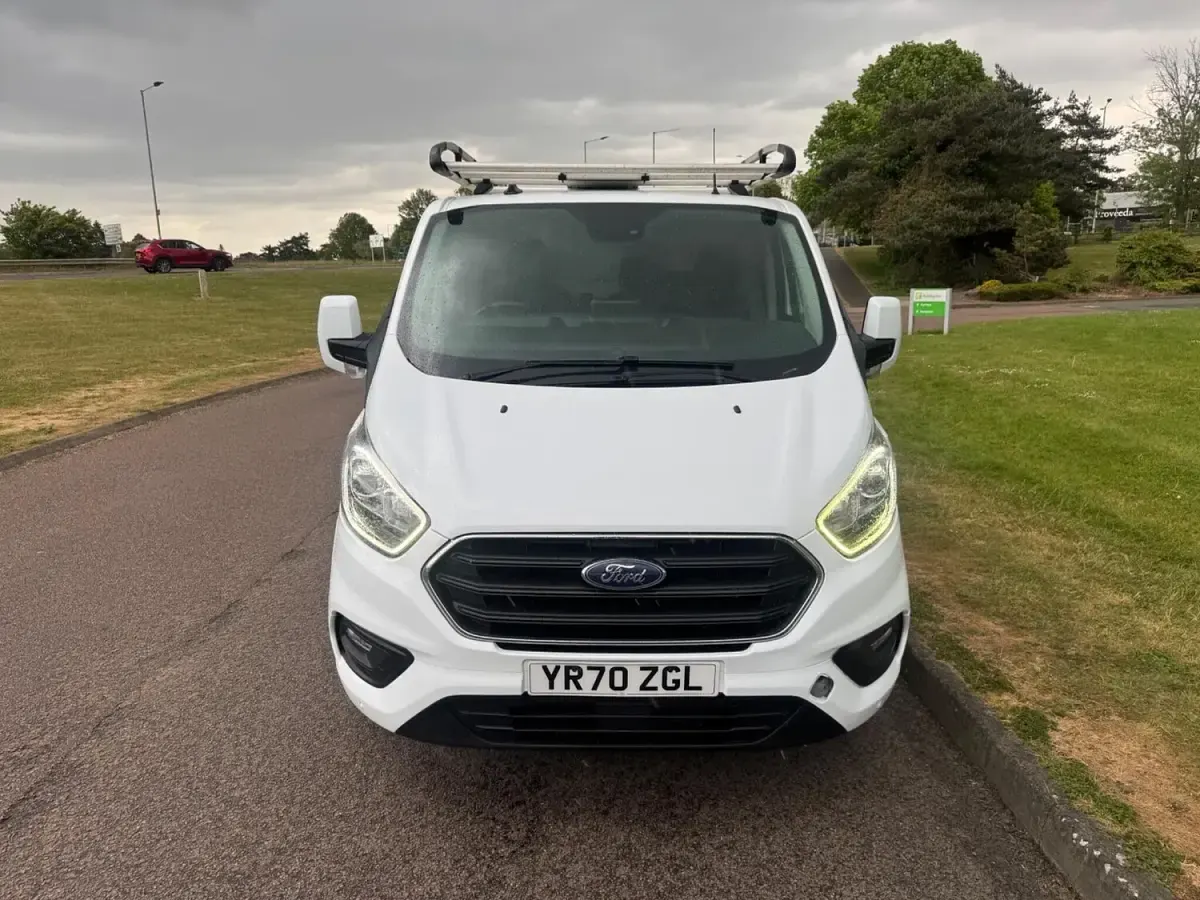 Used Ford Transit Custom Limited 130 HP (95 kW) 2020 White Van